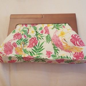 Fun summer clutch NWT